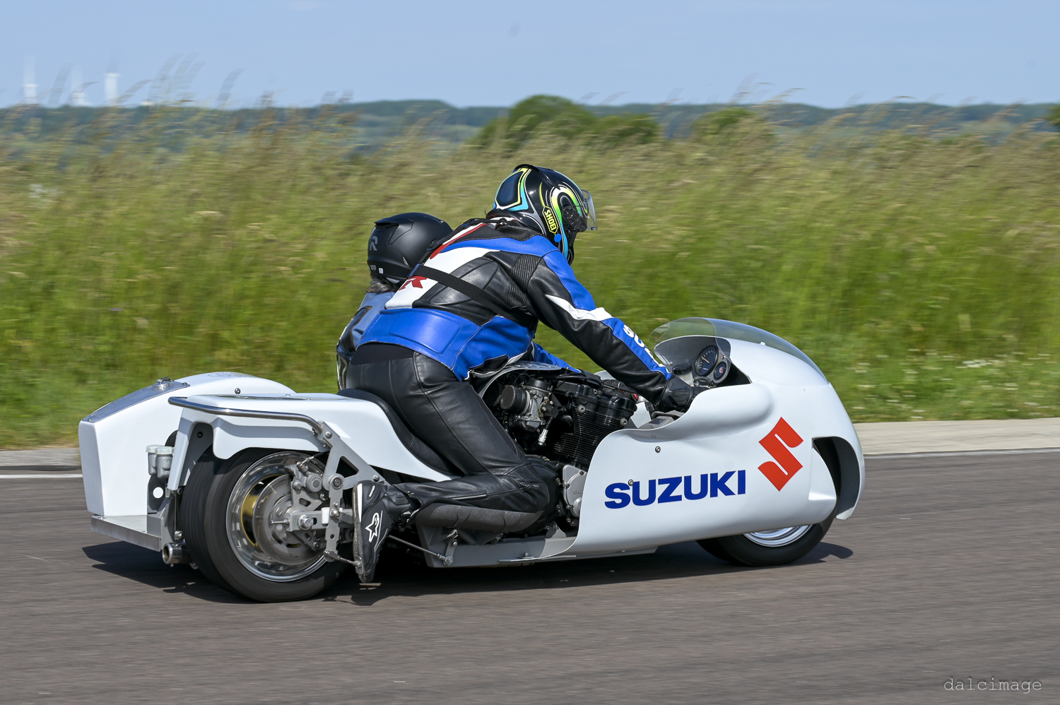 Voiture sur le circuit de pouilly - asaav.ch