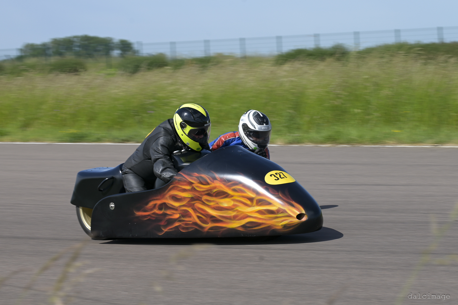 Voiture sur le circuit de pouilly - asaav.ch