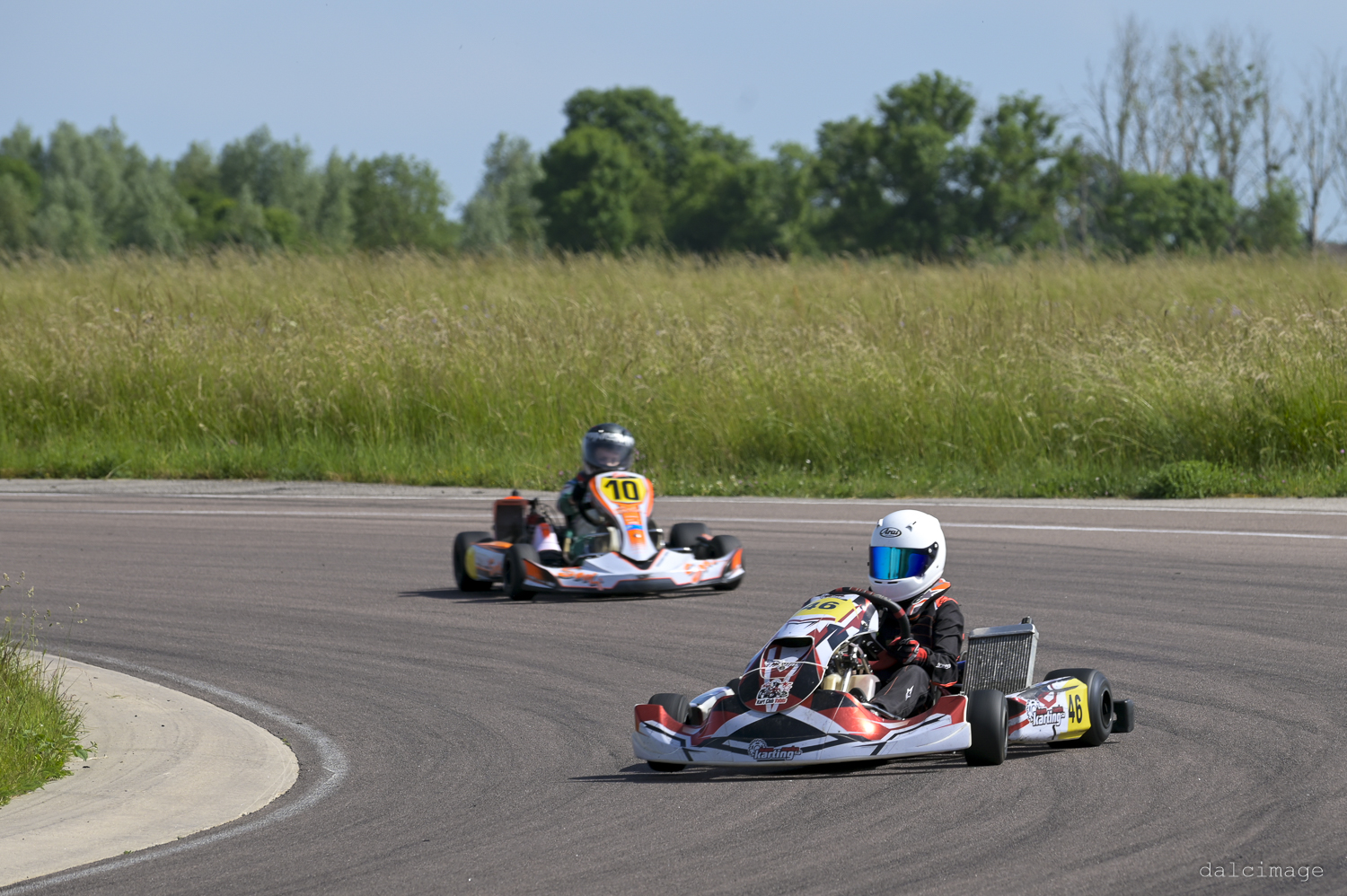 Voiture sur le circuit de pouilly - asaav.ch