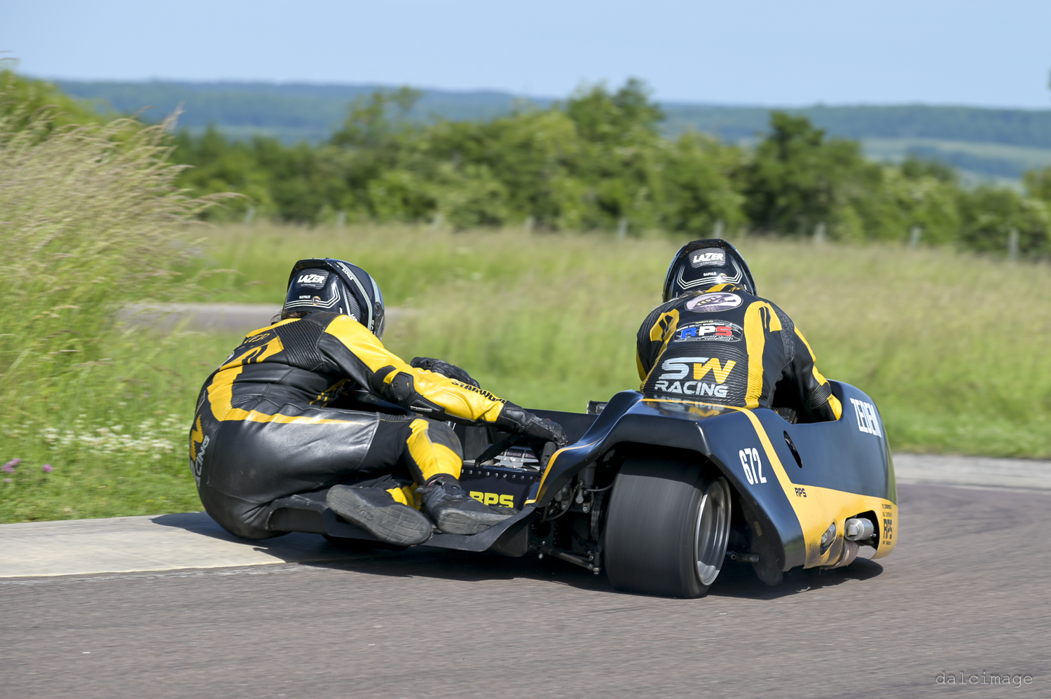 Voiture sur le circuit de pouilly - asaav.ch