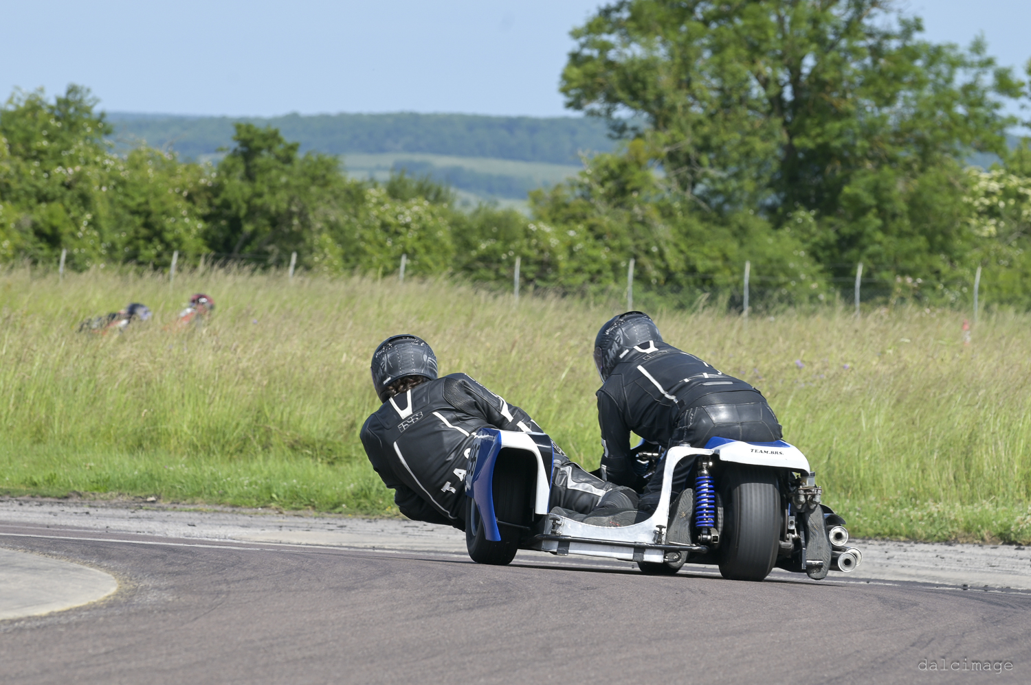Voiture sur le circuit de pouilly - asaav.ch