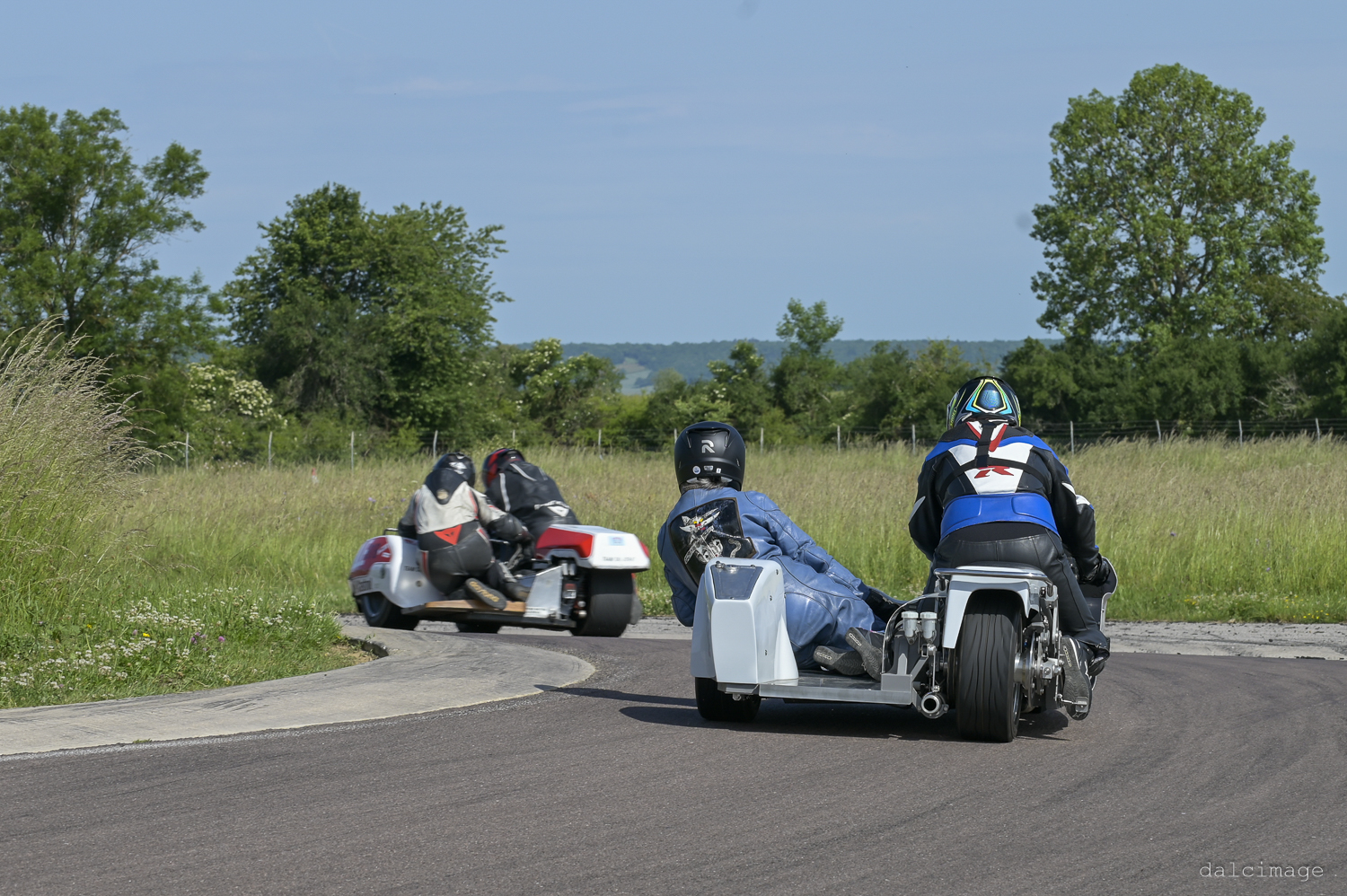 Voiture sur le circuit de pouilly - asaav.ch