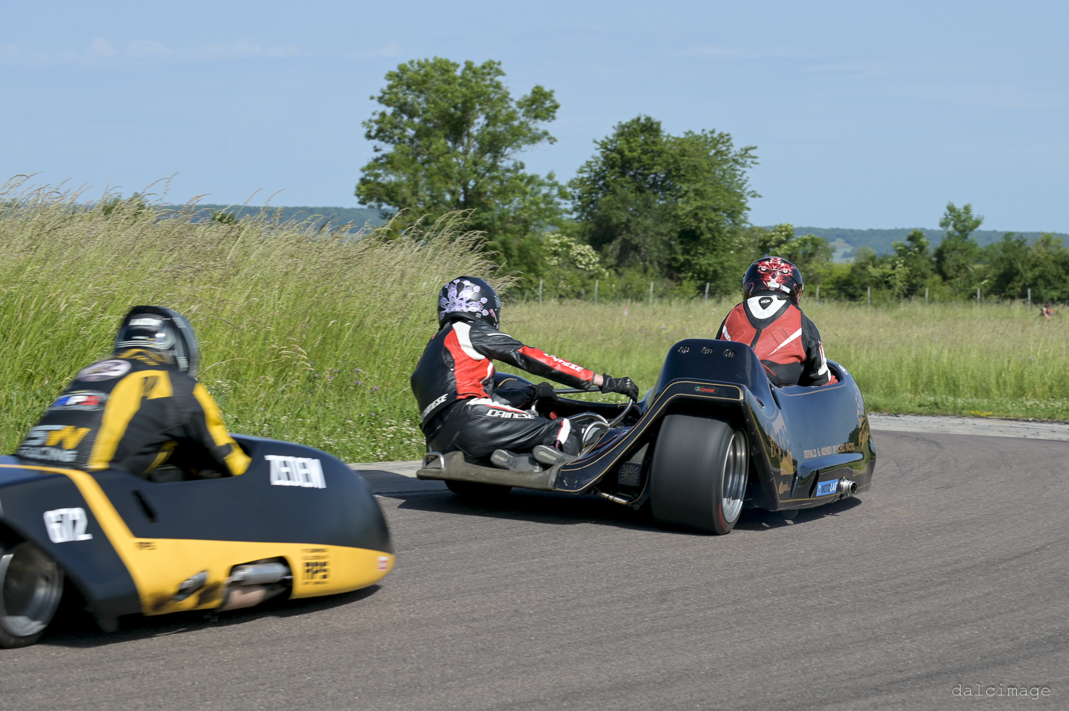Voiture sur le circuit de pouilly - asaav.ch