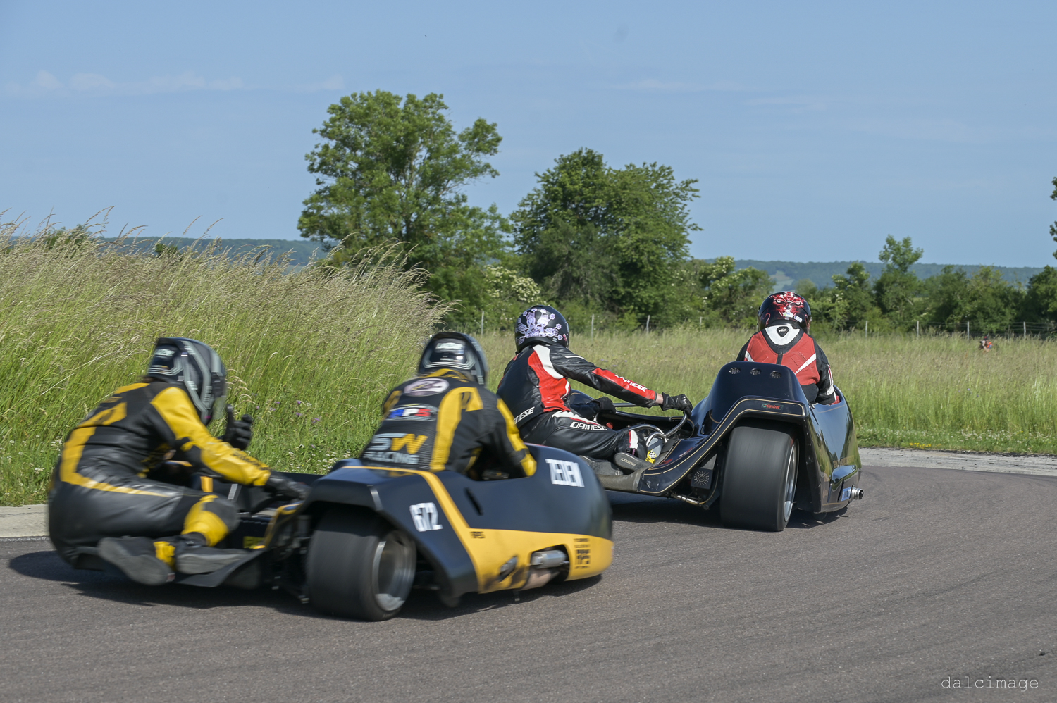 Voiture sur le circuit de pouilly - asaav.ch