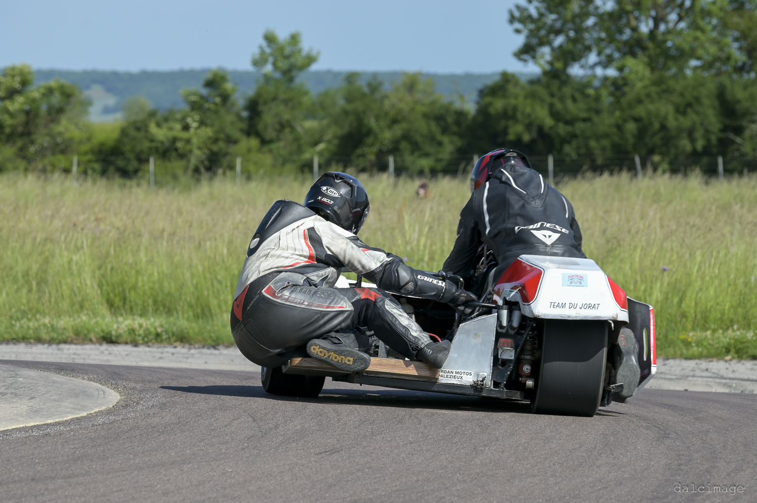 Voiture sur le circuit de pouilly - asaav.ch