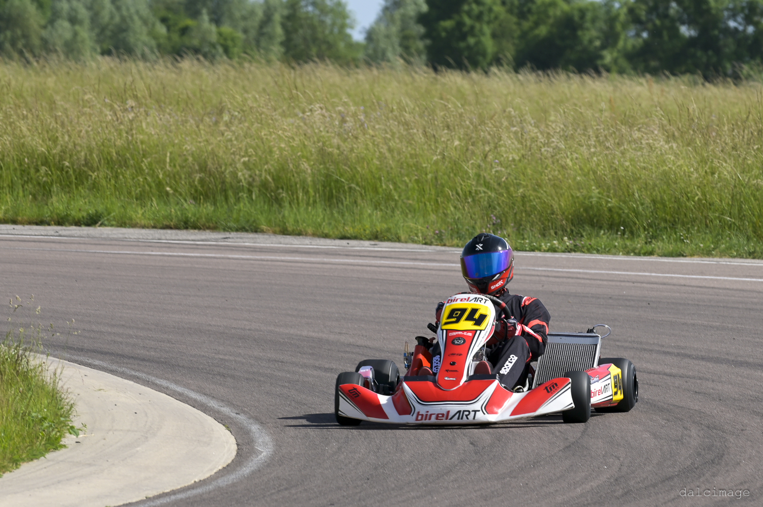 Voiture sur le circuit de pouilly - asaav.ch