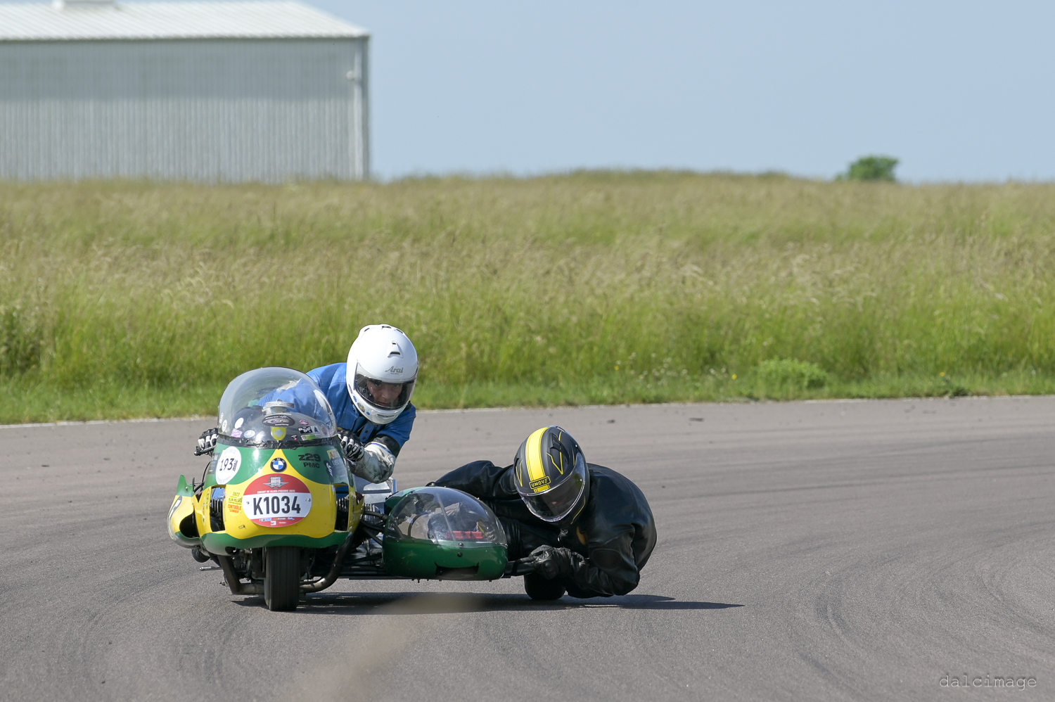 Voiture sur le circuit de pouilly - asaav.ch