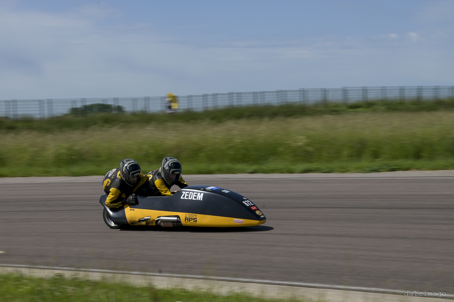 Voiture sur le circuit de pouilly - asaav.ch