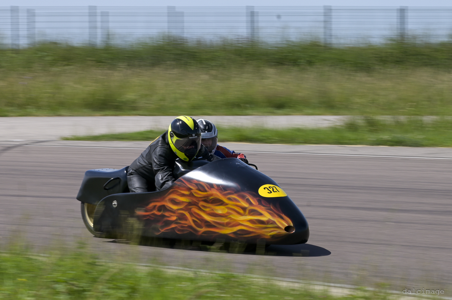 Voiture sur le circuit de pouilly - asaav.ch