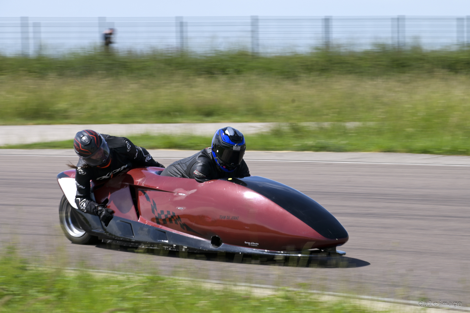 Voiture sur le circuit de pouilly - asaav.ch