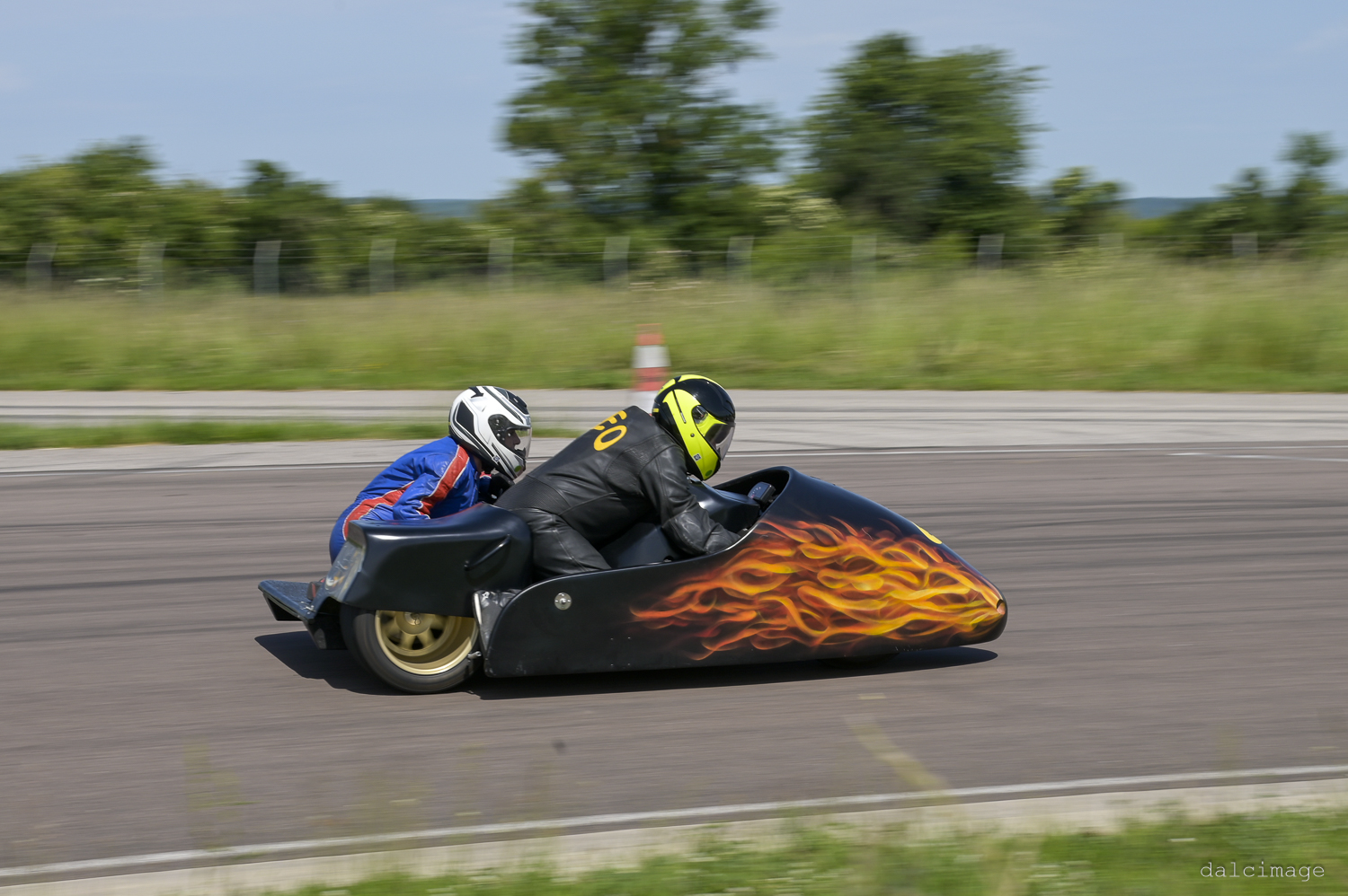 Voiture sur le circuit de pouilly - asaav.ch