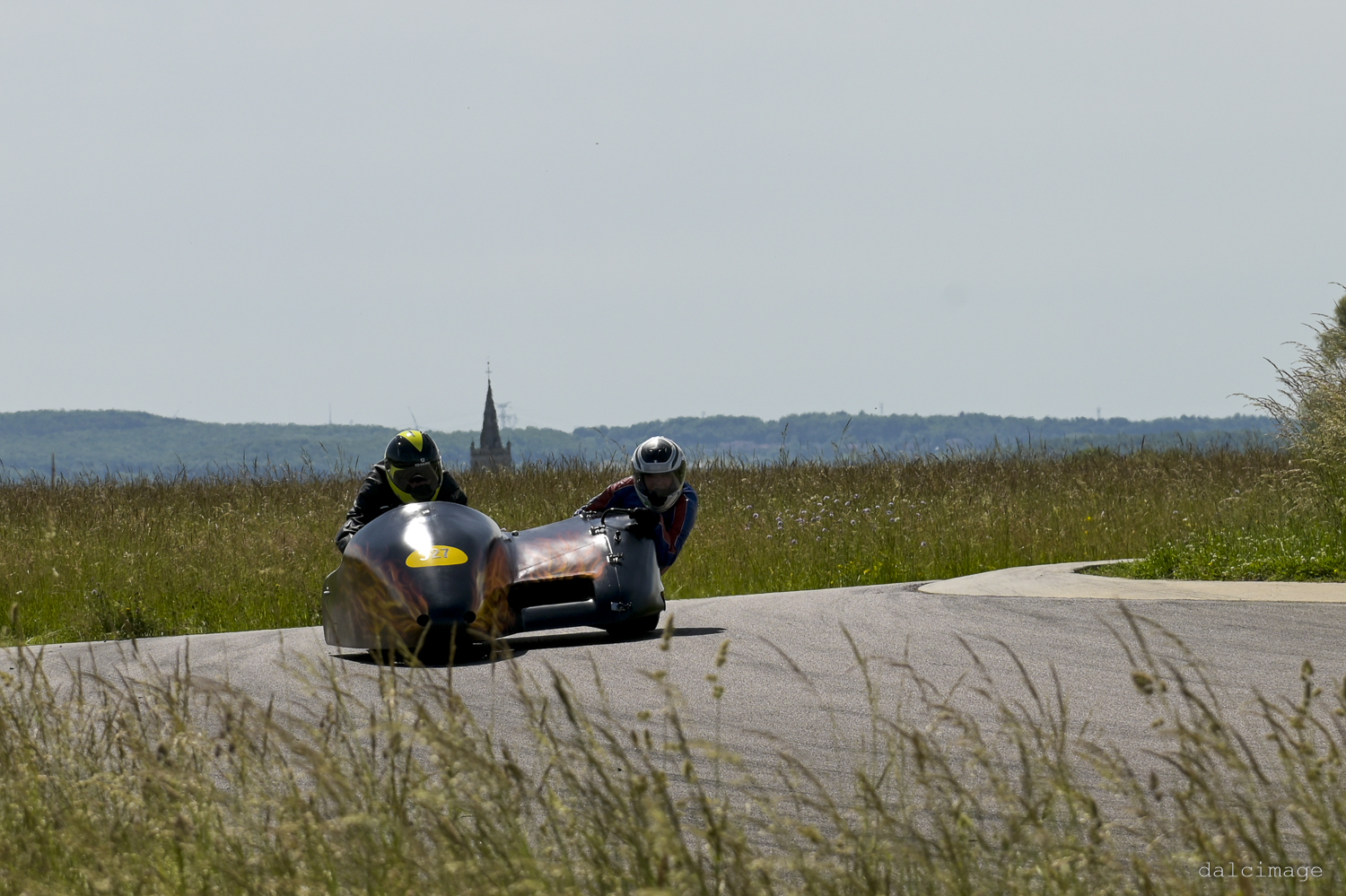 Voiture sur le circuit de pouilly - asaav.ch