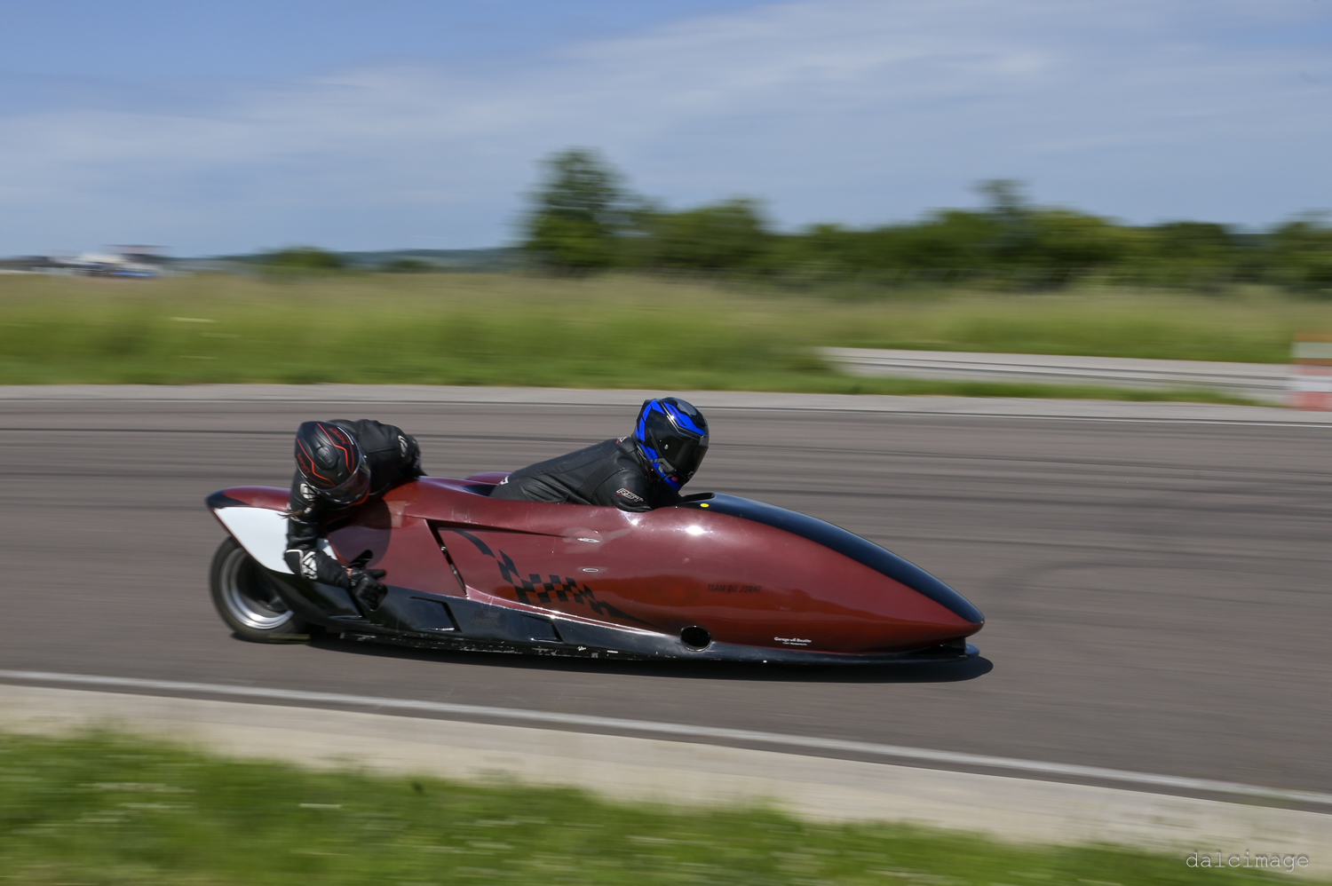 Voiture sur le circuit de pouilly - asaav.ch