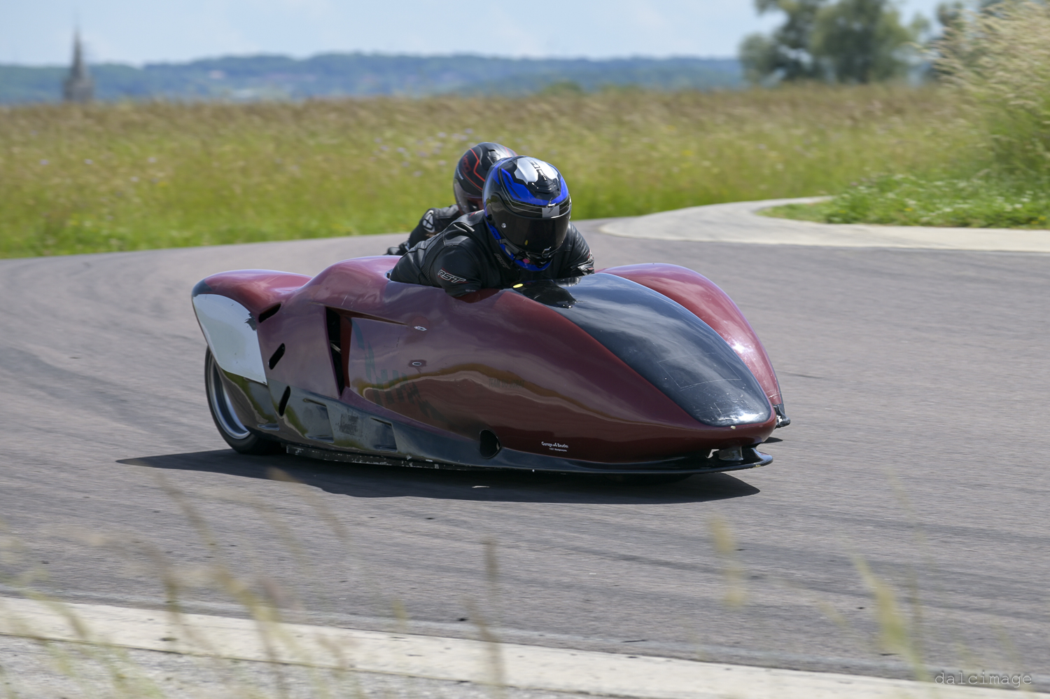 Voiture sur le circuit de pouilly - asaav.ch