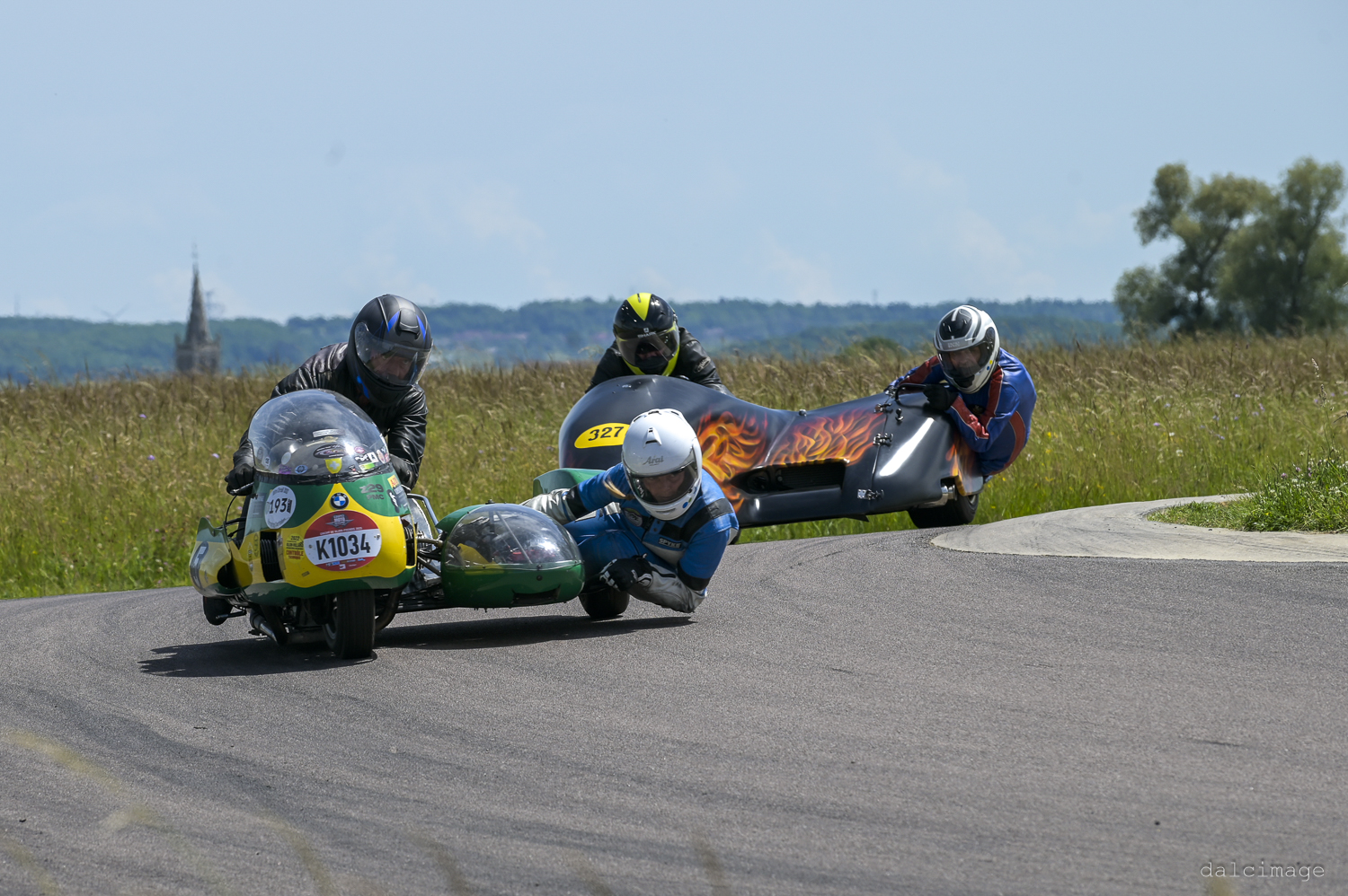 Voiture sur le circuit de pouilly - asaav.ch