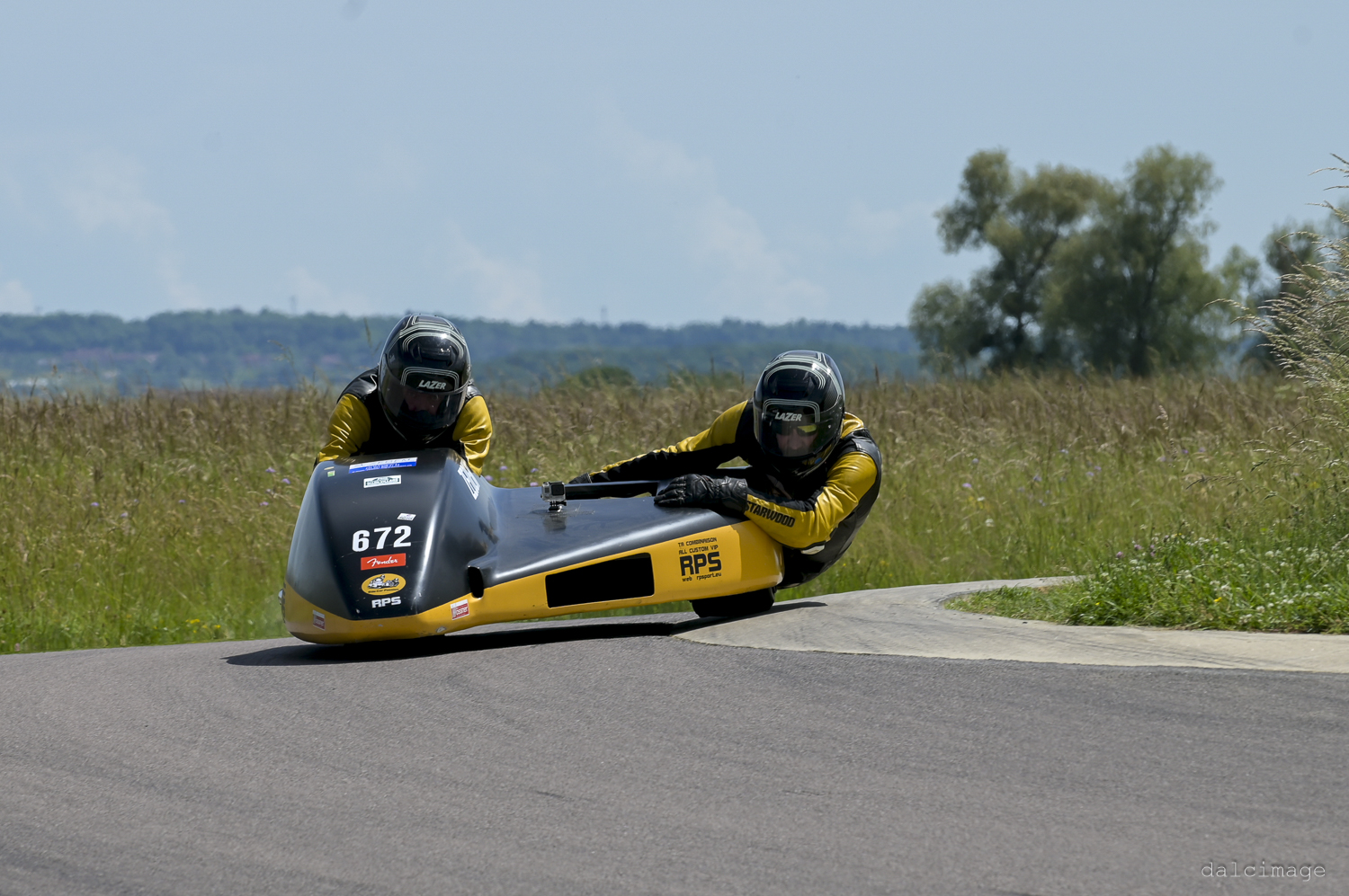 Voiture sur le circuit de pouilly - asaav.ch