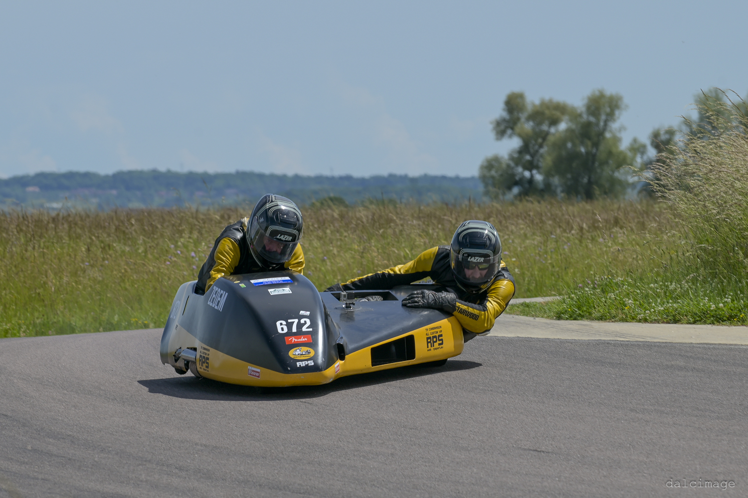 Voiture sur le circuit de pouilly - asaav.ch