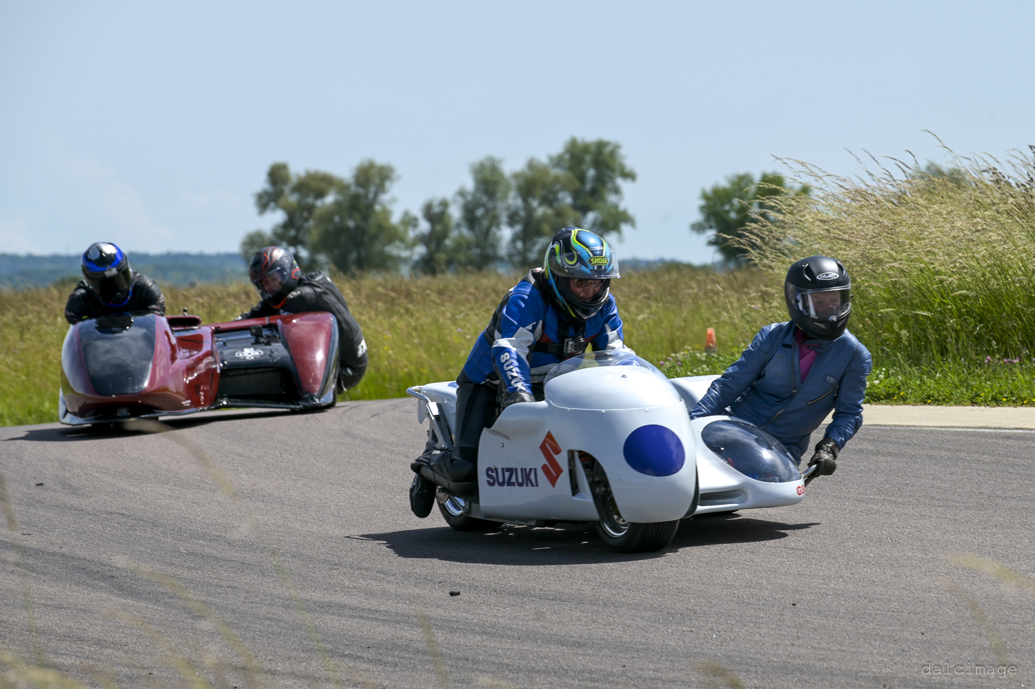 Voiture sur le circuit de pouilly - asaav.ch