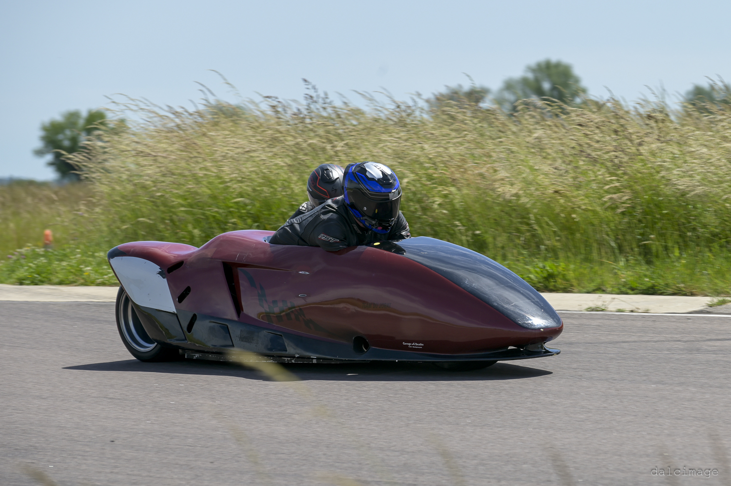 Voiture sur le circuit de pouilly - asaav.ch