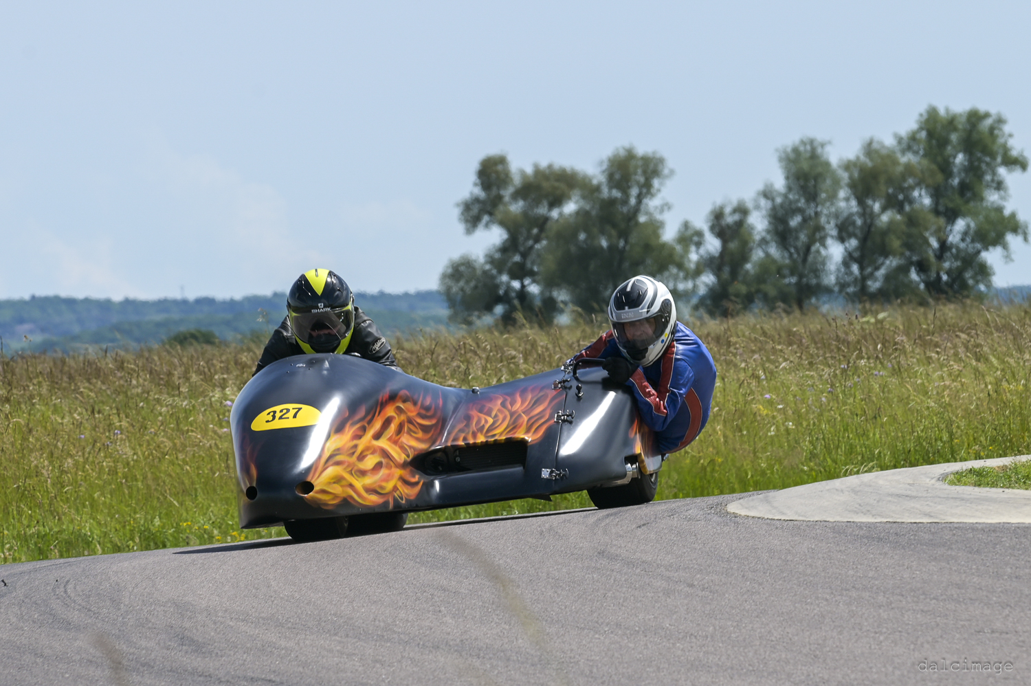 Voiture sur le circuit de pouilly - asaav.ch