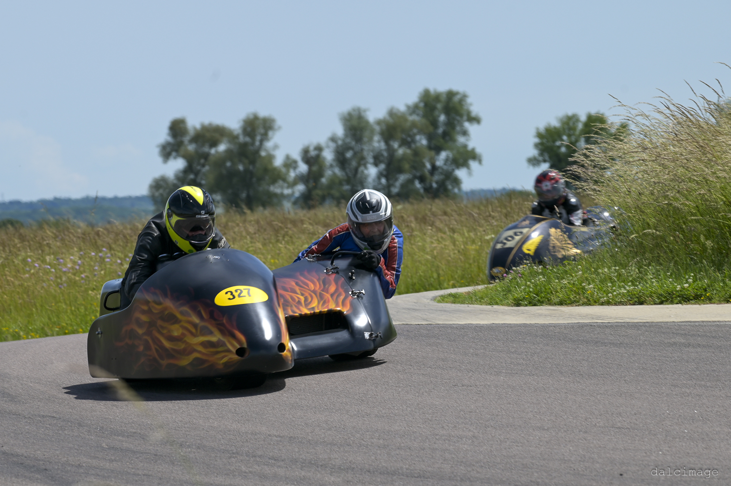 Voiture sur le circuit de pouilly - asaav.ch