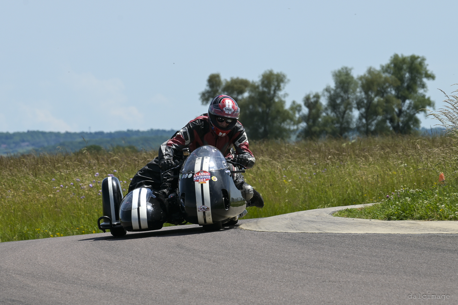 Voiture sur le circuit de pouilly - asaav.ch