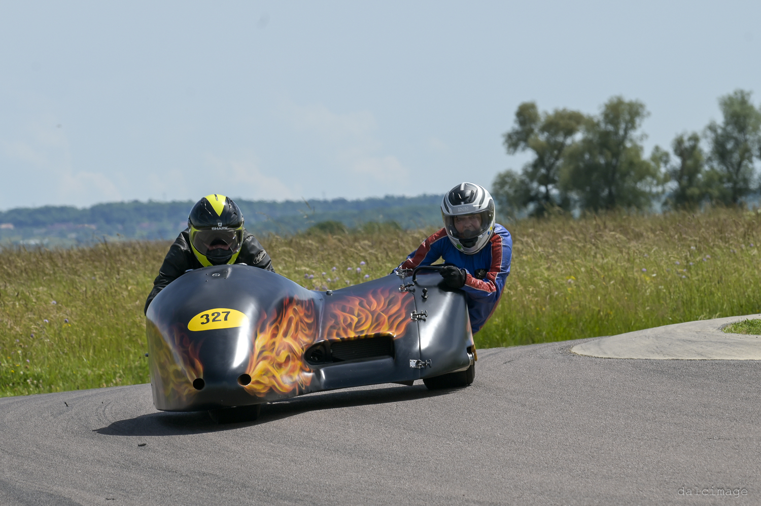 Voiture sur le circuit de pouilly - asaav.ch