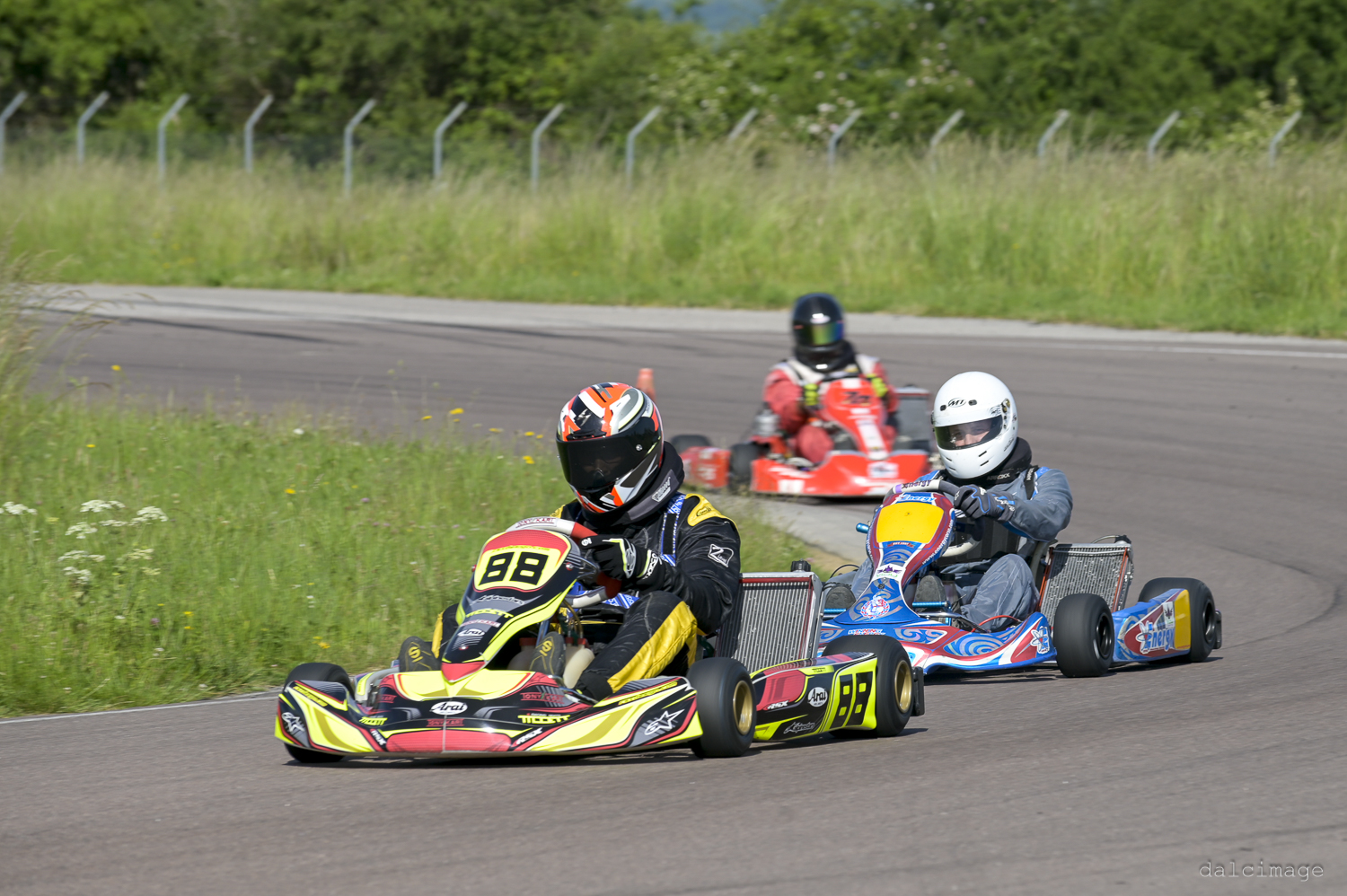 Voiture sur le circuit de pouilly - asaav.ch