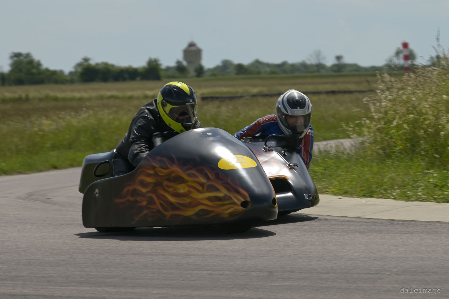 Voiture sur le circuit de pouilly - asaav.ch