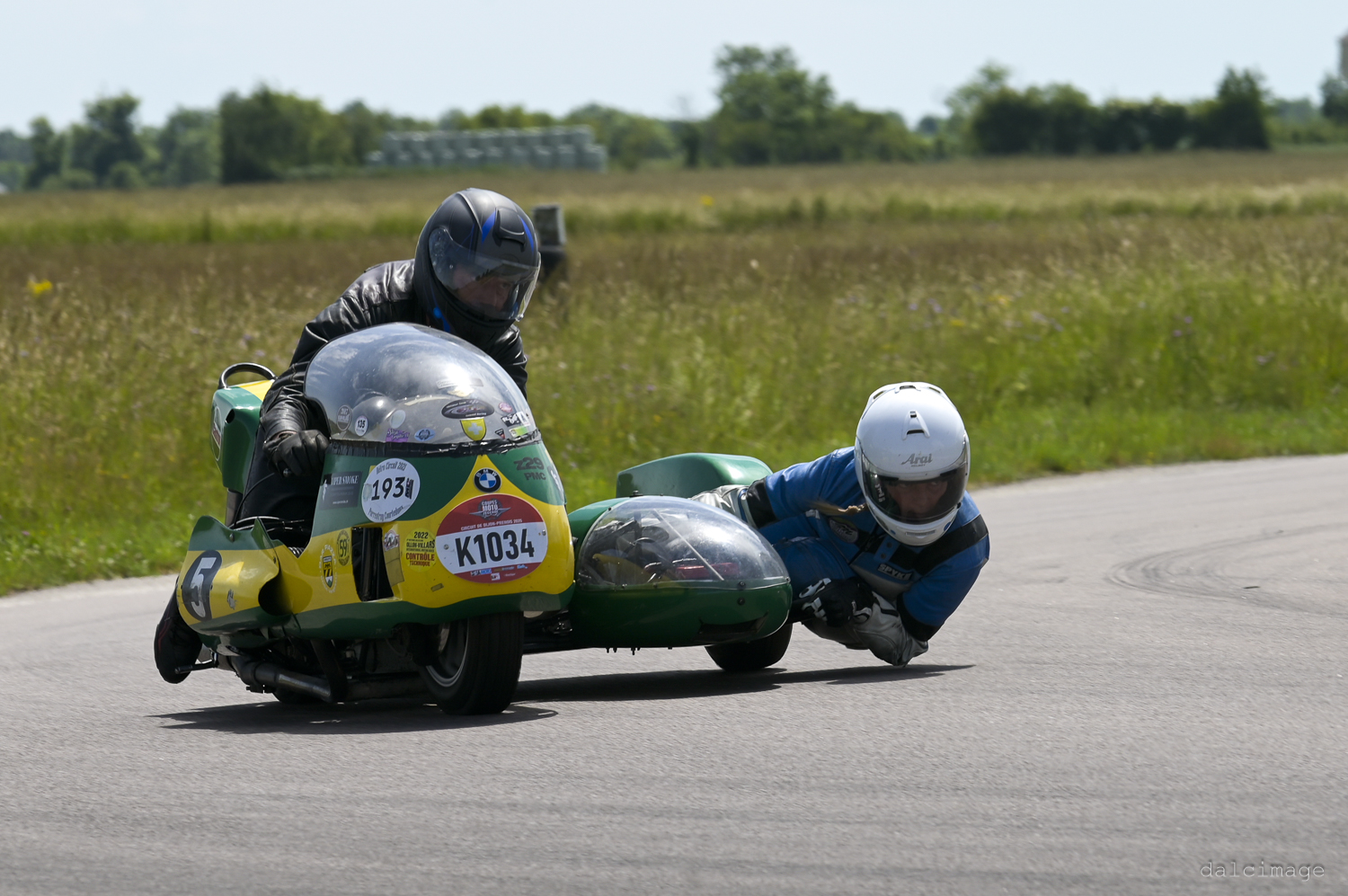 Voiture sur le circuit de pouilly - asaav.ch