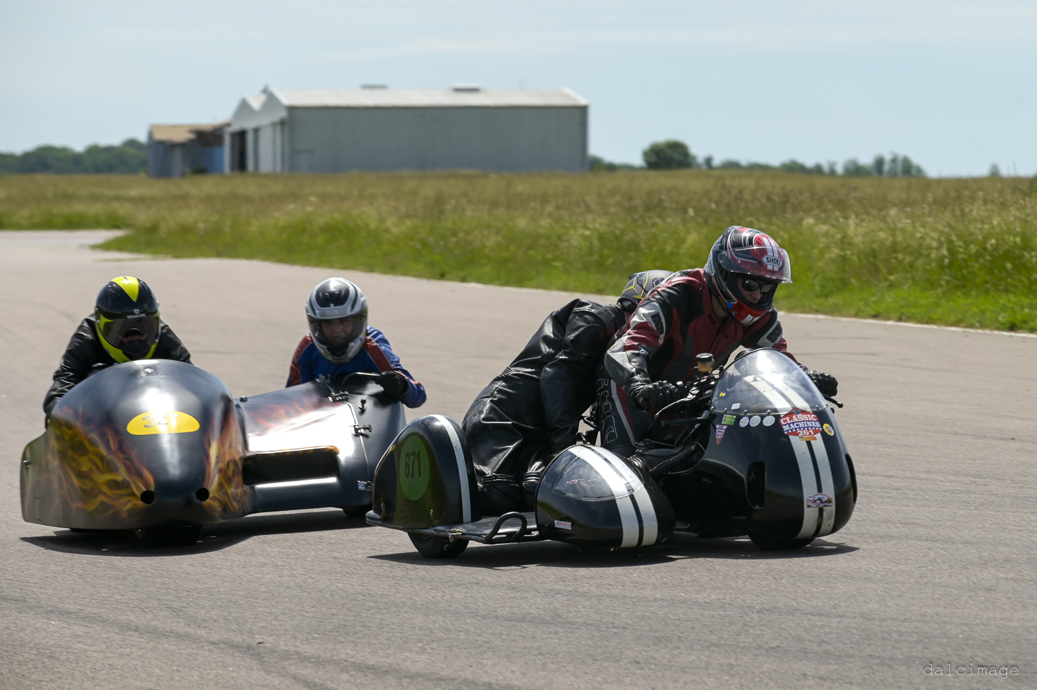 Voiture sur le circuit de pouilly - asaav.ch