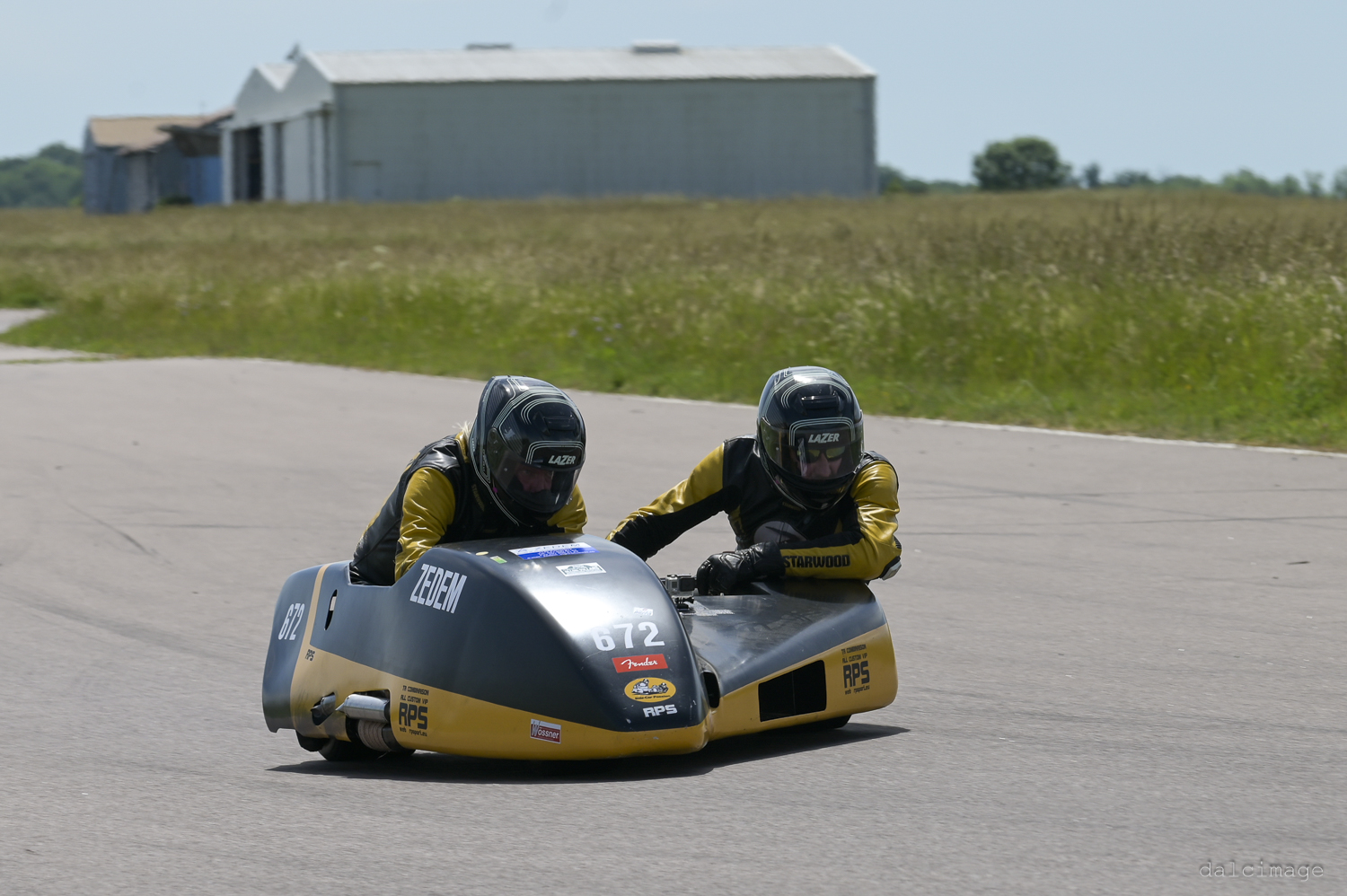Voiture sur le circuit de pouilly - asaav.ch