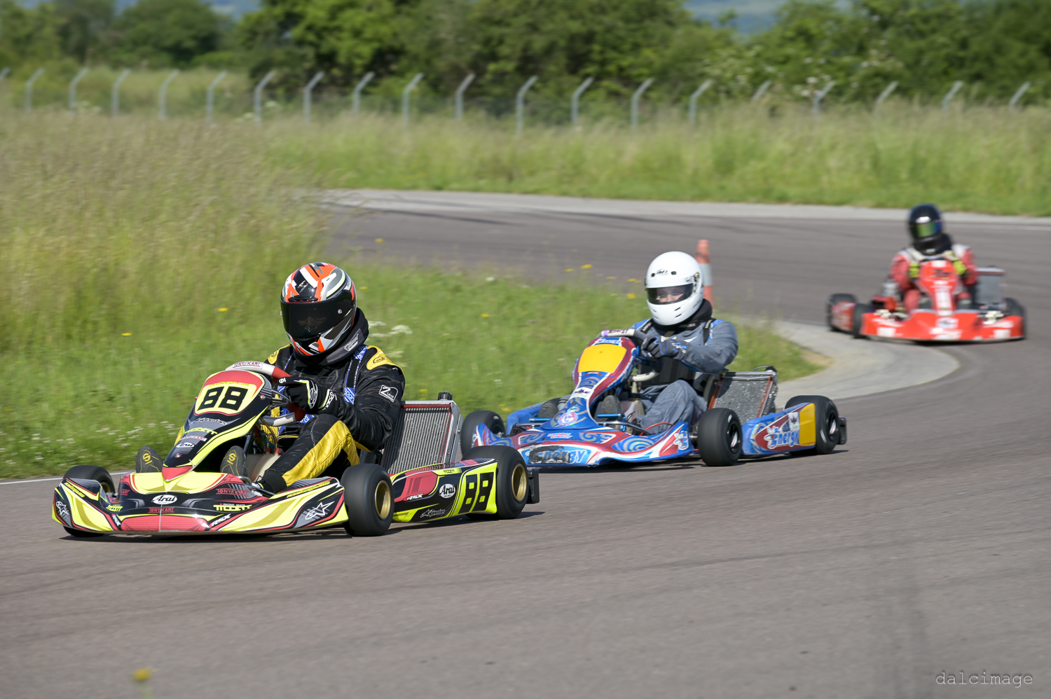 Voiture sur le circuit de pouilly - asaav.ch
