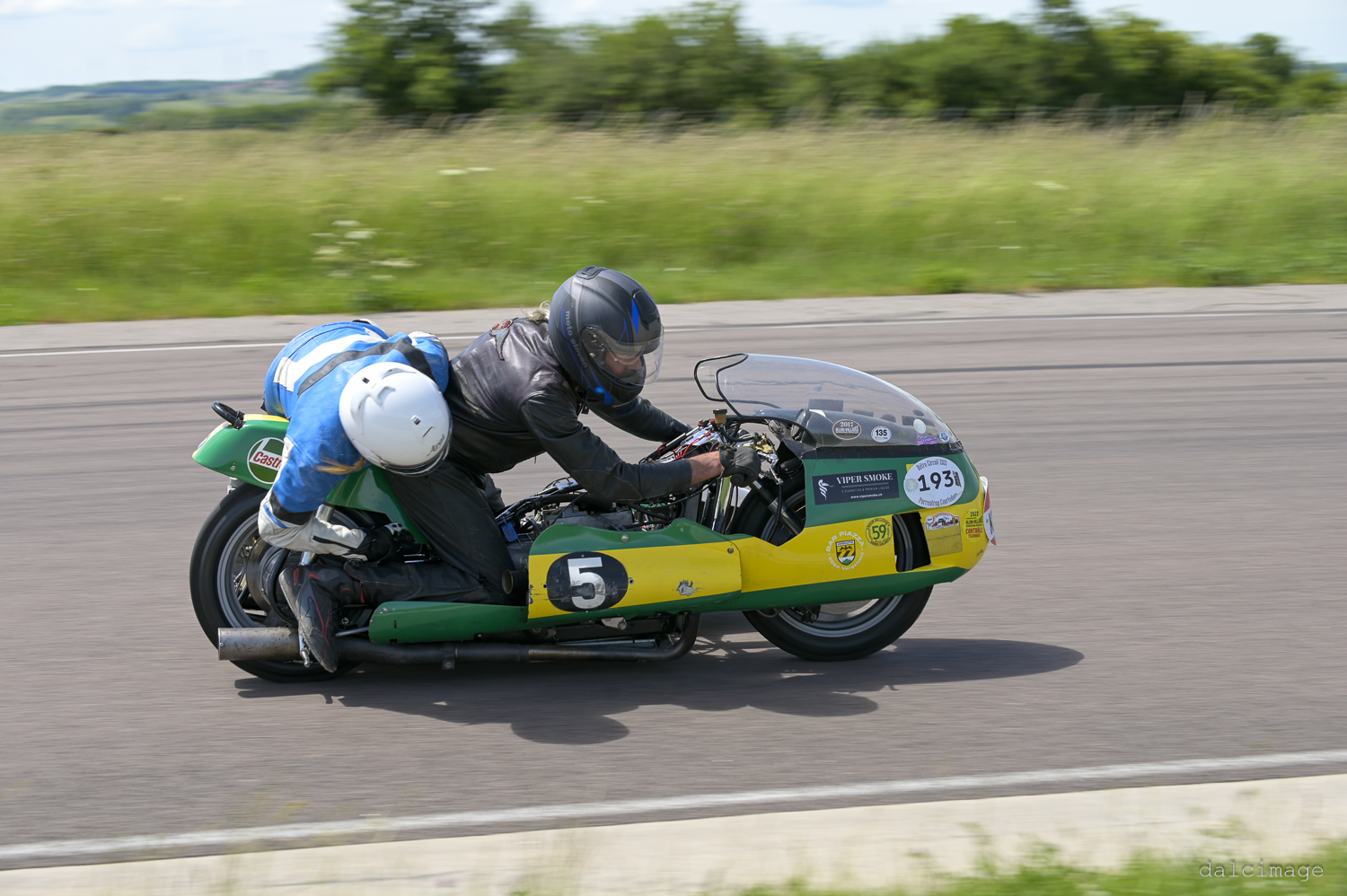 Voiture sur le circuit de pouilly - asaav.ch