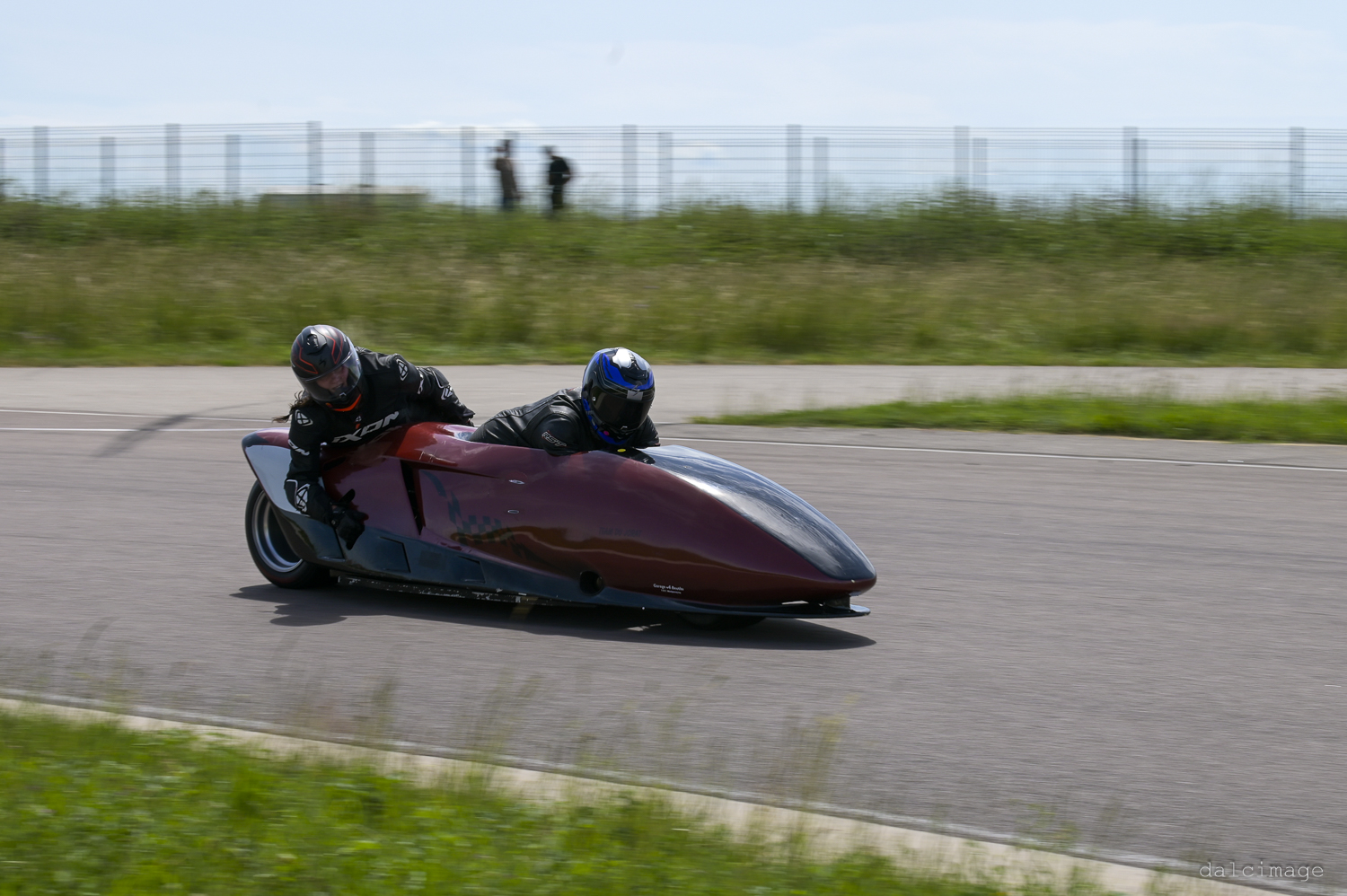 Voiture sur le circuit de pouilly - asaav.ch