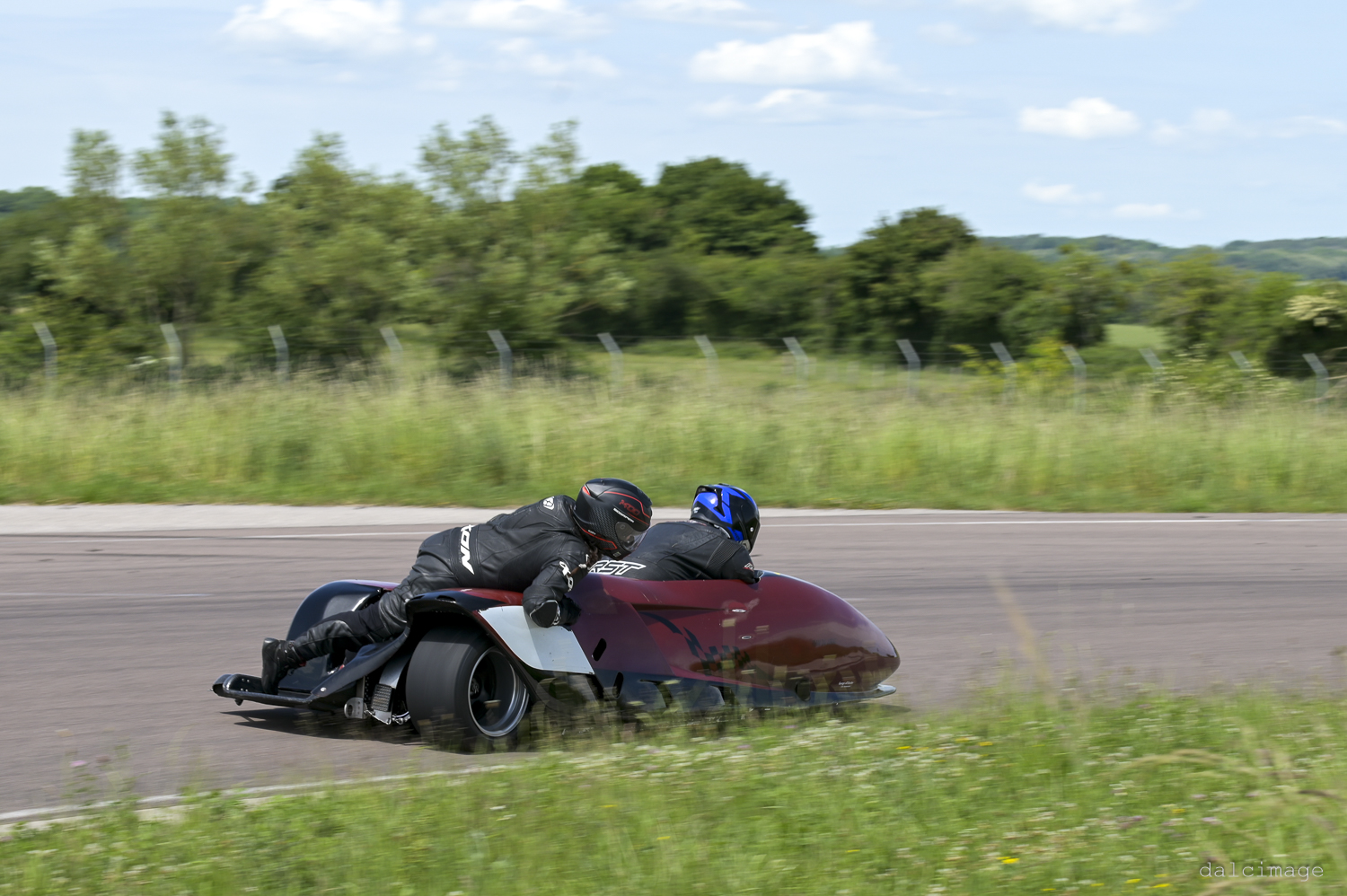 Voiture sur le circuit de pouilly - asaav.ch