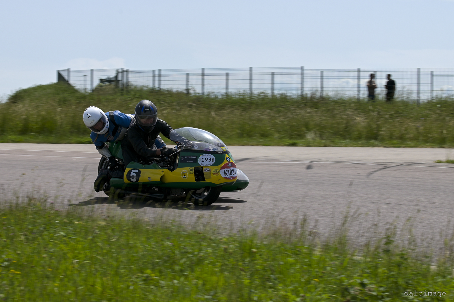 Voiture sur le circuit de pouilly - asaav.ch