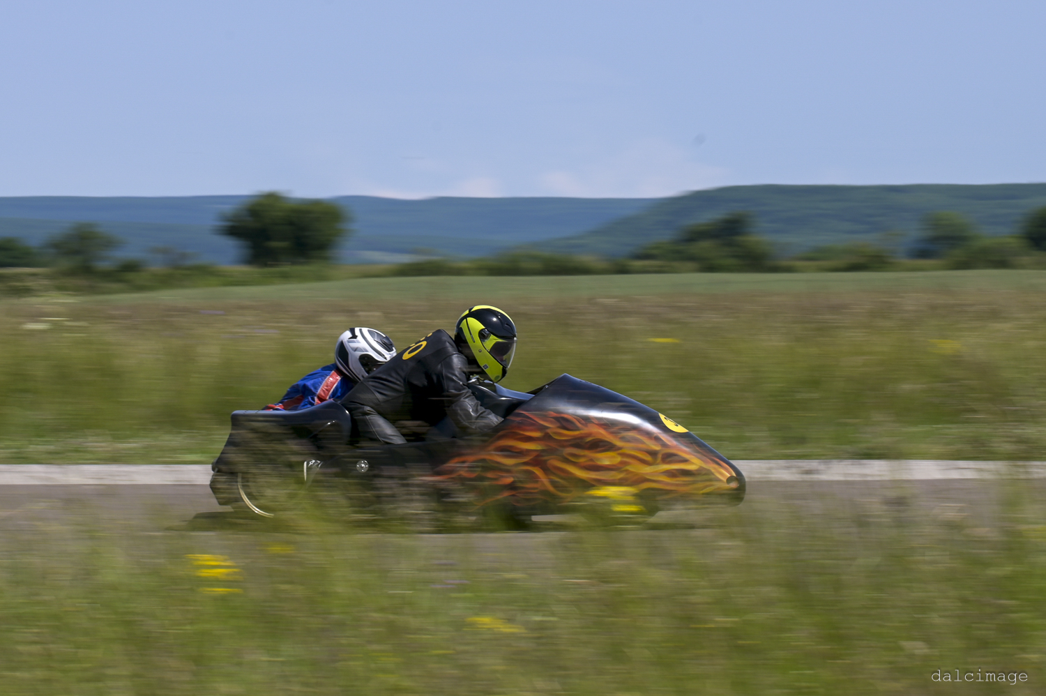 Voiture sur le circuit de pouilly - asaav.ch