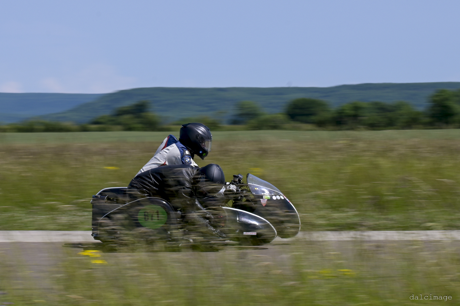 Voiture sur le circuit de pouilly - asaav.ch