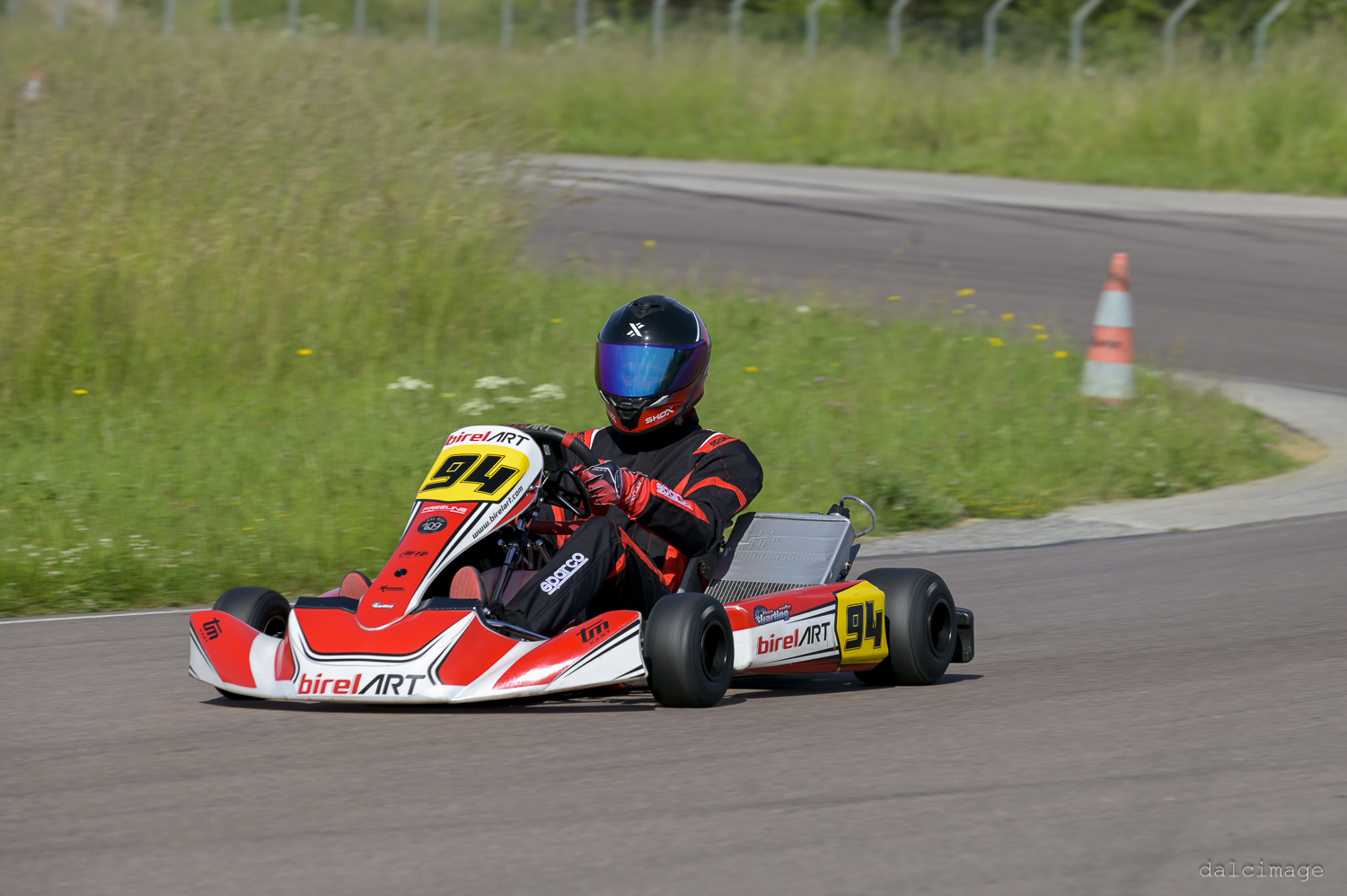 Voiture sur le circuit de pouilly - asaav.ch