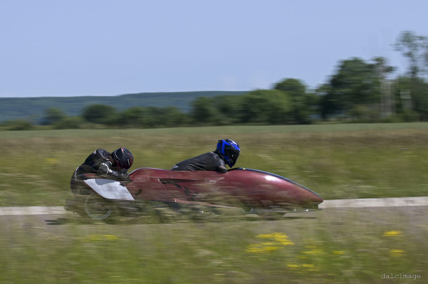 Voiture sur le circuit de pouilly - asaav.ch