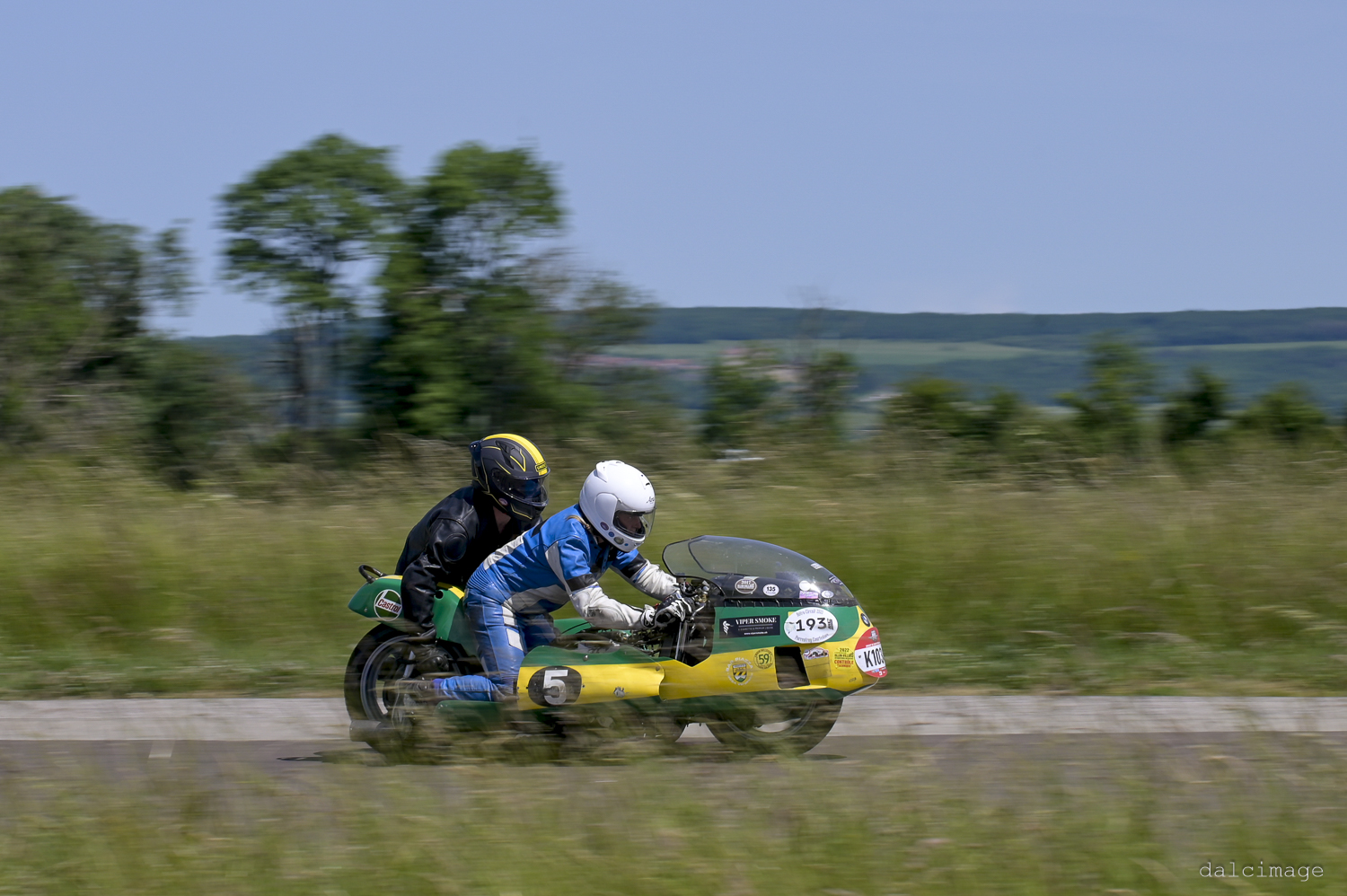Voiture sur le circuit de pouilly - asaav.ch