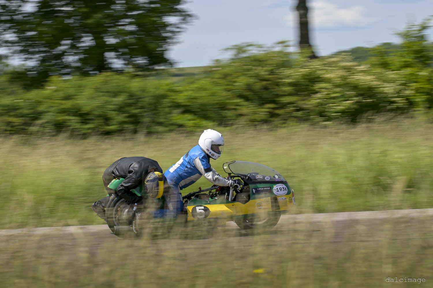 Voiture sur le circuit de pouilly - asaav.ch