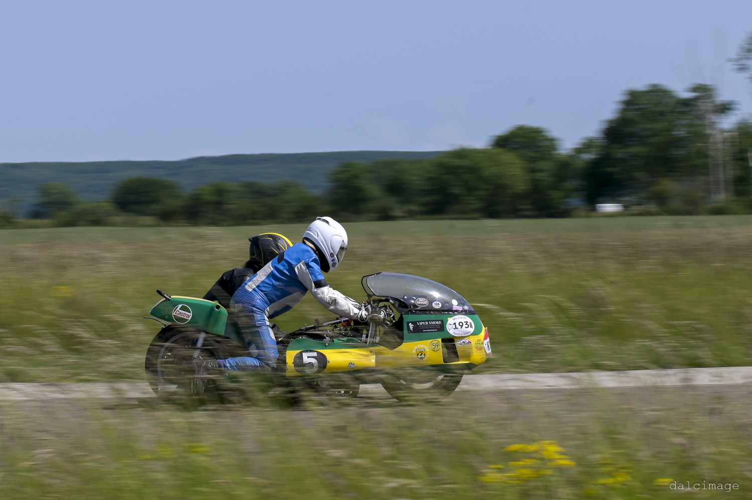 Voiture sur le circuit de pouilly - asaav.ch