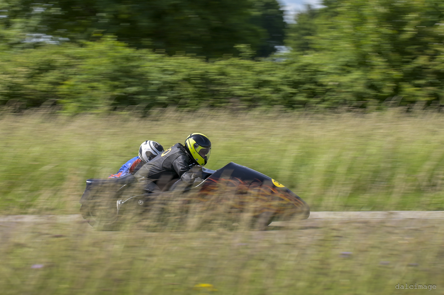 Voiture sur le circuit de pouilly - asaav.ch