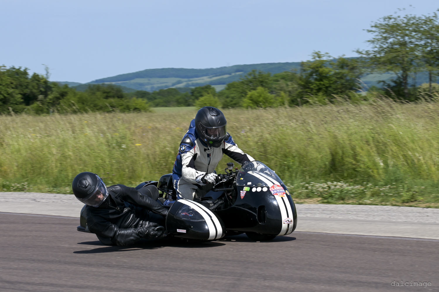 Voiture sur le circuit de pouilly - asaav.ch
