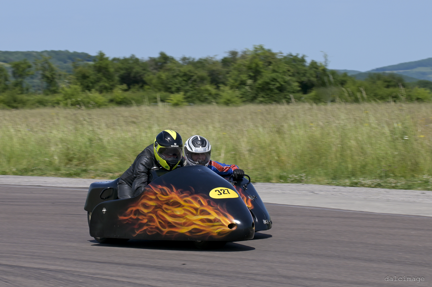 Voiture sur le circuit de pouilly - asaav.ch