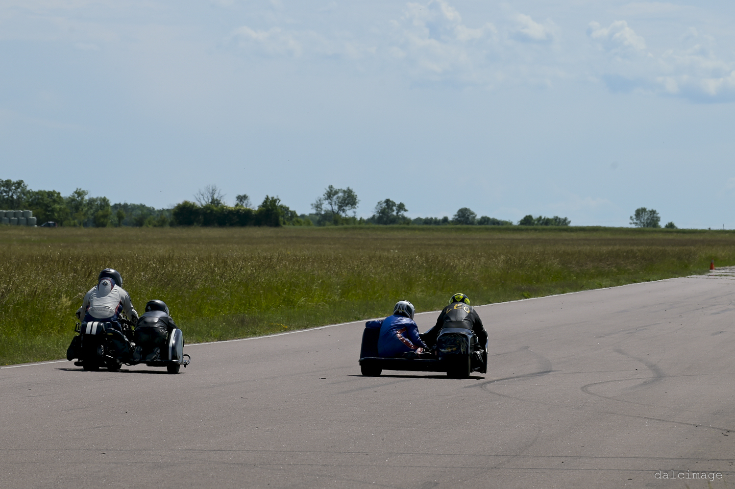 Voiture sur le circuit de pouilly - asaav.ch