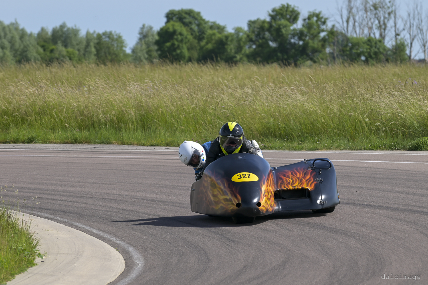 Voiture sur le circuit de pouilly - asaav.ch