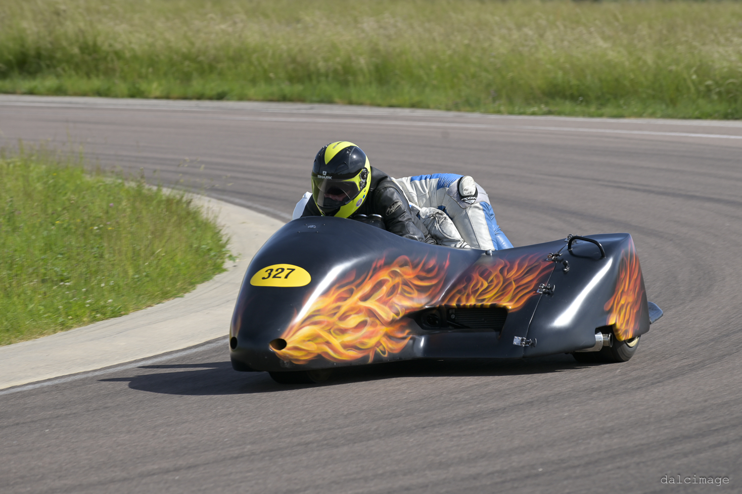 Voiture sur le circuit de pouilly - asaav.ch